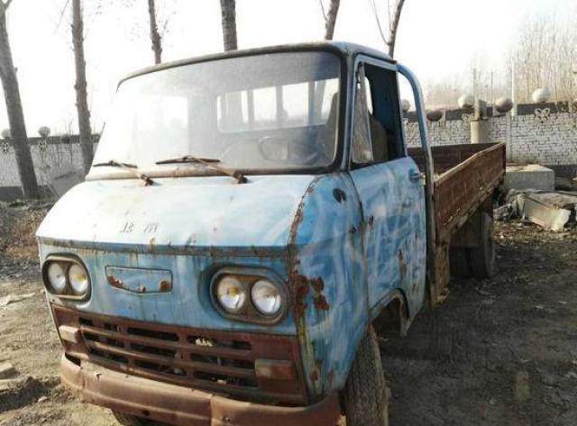 真正的经典,70年代轻卡bj-130,当年开这车都住别墅了!