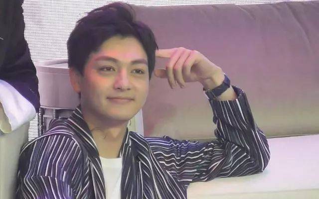 男神穿现代装,盛家老爷认不出,冯绍峰王仁君似