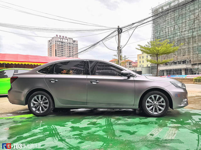 荣威i6改色贴膜电光战斗灰