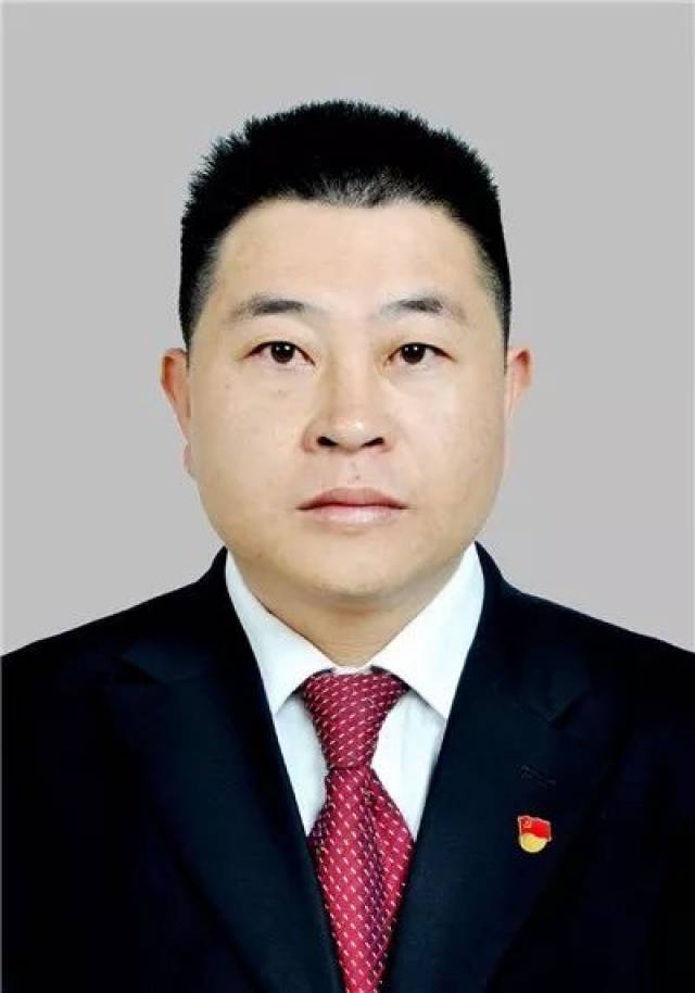 经研究,该同志拟任巧家县移民局副局长(试用期1年).