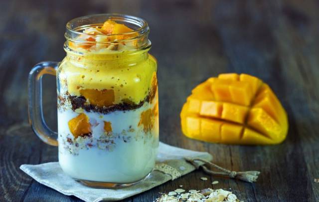 酸奶控的福利~这款酸奶流心面包非常适合现在吃_手机搜狐网