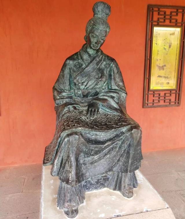 "海南热带海洋学院教授林日举回答采风团读者,黄道婆出身微贱,史书没