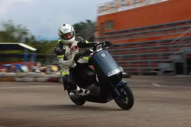 赛车新配置|改装一辆雅迪g5争霸赛场