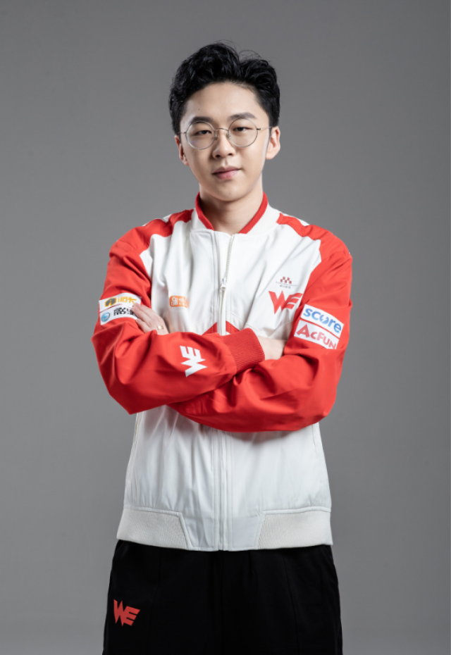 we高学成教练定妆照终于曝光了!微笑和大舅子谁更帅呢?_手机搜狐网