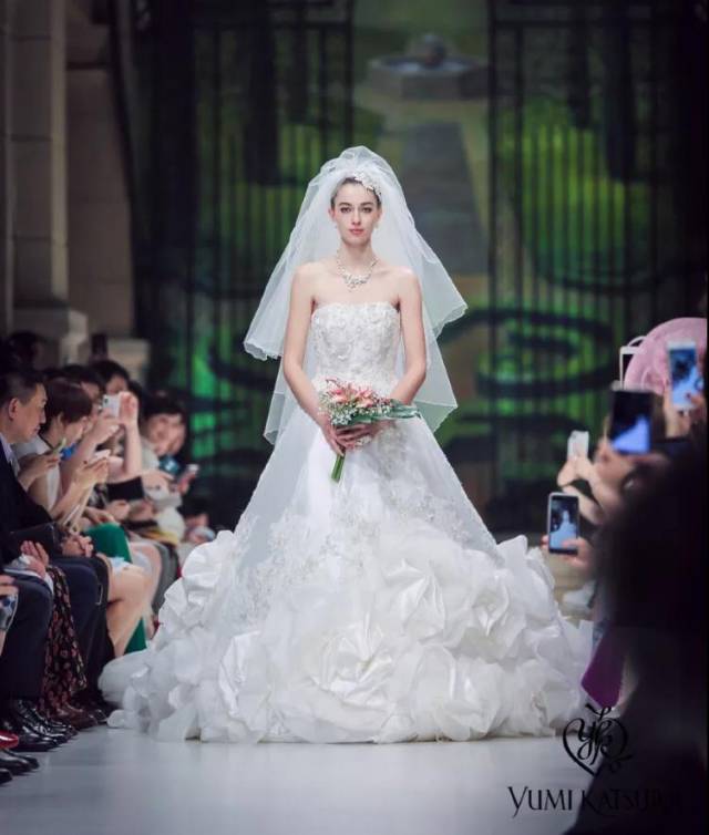 全球top3超模小kk大婚,你与女神的距离,可能只差一件高级定制