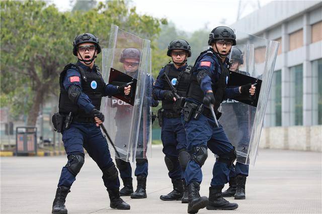 太威武,看深圳监狱警察不一样的帅气范儿