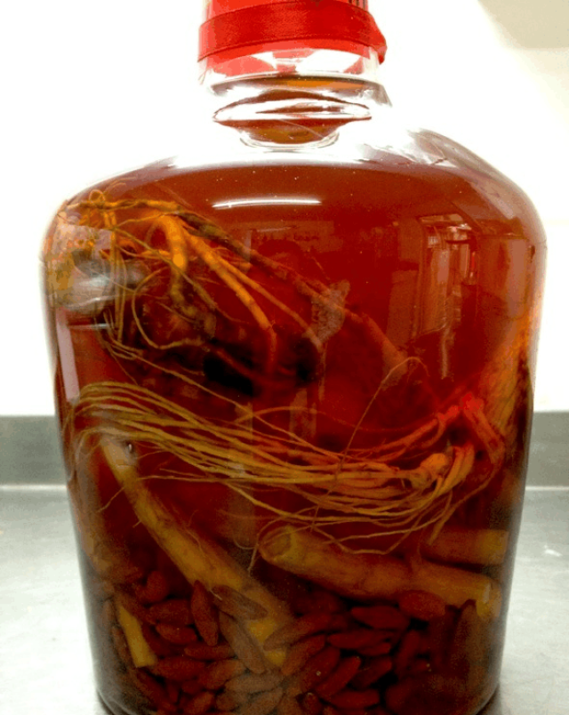 是药三分毒, 泡药酒更要谨慎, 医生提醒: 4种药材严禁泡酒!