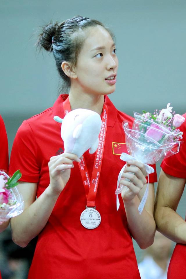 天津球迷高喊郑益昕欢迎你 女排小清新开心笑了:挺惊讶挺高兴的