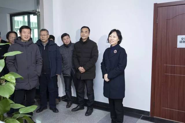 市委书记王宏来到池州日报社和池州广播电视台调研,看望慰问新闻工作