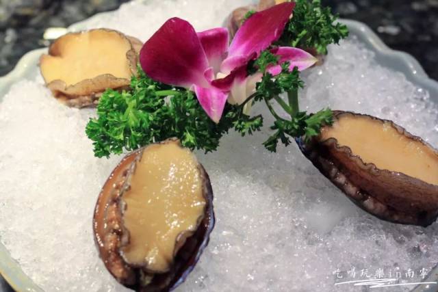 送鲍鱼? 南宁这家闭着眼睛点都不会踩雷的火锅店,打卡了1次还想去!