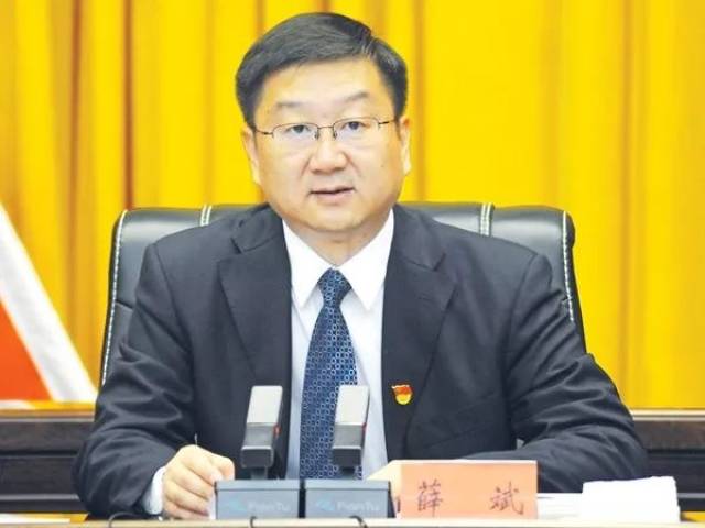 塔城日报记者宋建亮摄1月10日,中共塔城地委扩大会议胜利召开.