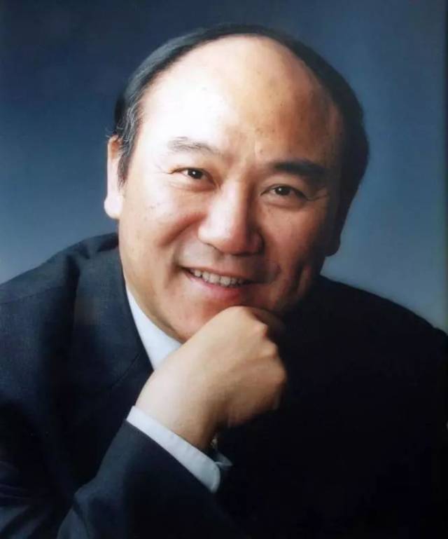 郑树森,浙江龙游人.