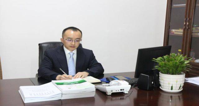 不忘初心 坚守课堂 :仁寿县第一届中小学校长赛课特等奖获得者何山