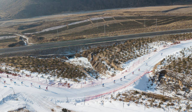 全国青少年越野滑雪锦标赛在内蒙古乌兰察布市凉城县岱海滑雪场举行