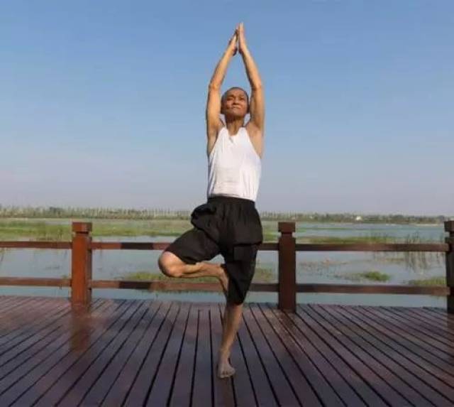 " 中国第一瑜珈老人"沈维德