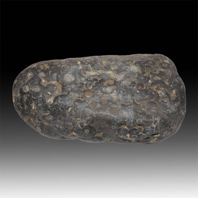 石陨石由硅酸盐矿物 如橄榄石,辉石和少量斜长石组成,也含有少量金属