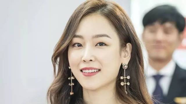 以及不久前被评为韩国最美女歌手的 red velvet成员irene.