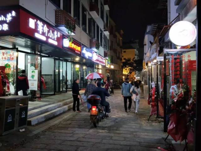 一条从早晨吃到深夜的美食街赣州渔湾里美食街快来打卡