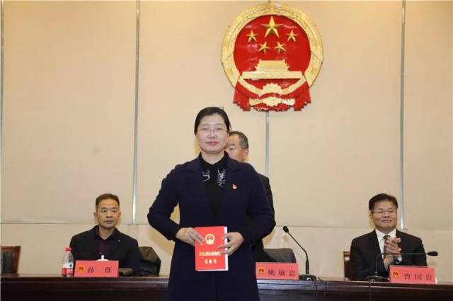 曹立群为海宁市医疗保障局局长.