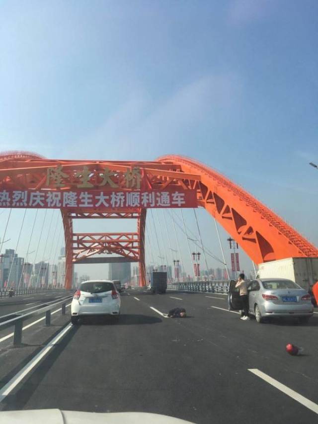 惠州刚通行的隆生大桥发生严重车祸,家属痛哭!