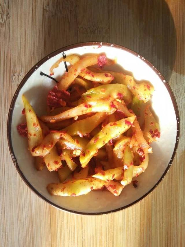 花椒的多少看自己喜好,如果怕麻的也可以完全不放. 3.