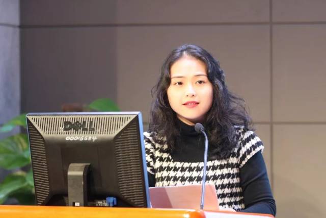 民族声乐系教师王燕妮