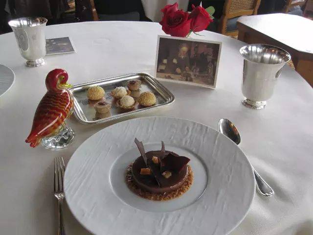 巴黎银塔餐厅 | 法国饮食艺术的殿堂