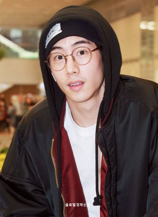 14日下午,got7成员段宜恩和bambam结束了米兰时装周行程,经过14个小时