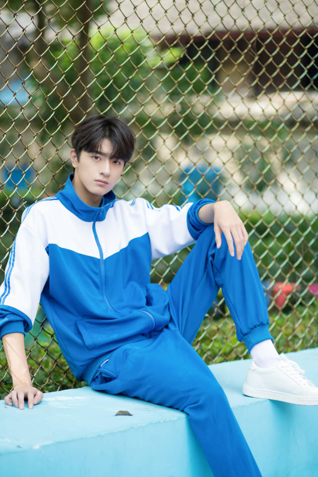 一秒回到高中林一校园写真诠释清新校草风