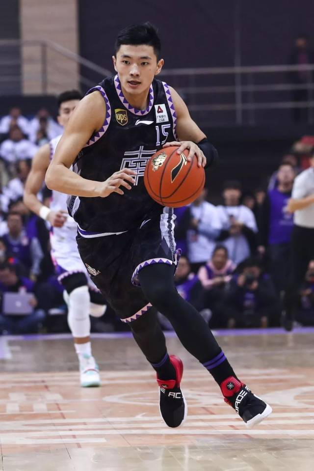 陈林坚这次夺冠,晋江文旅男篮阵中便有了赵泰隆和陈林坚两位三