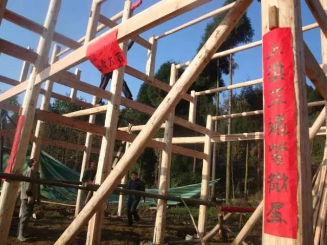 房子建好上梁的吉祥话,上梁大吉句子,上梁贺词四字_大山谷图库
