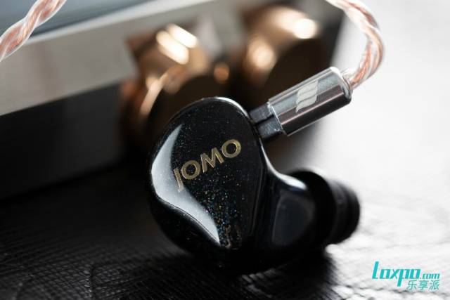 flamenco来自新加坡jomo audio,和大多数专攻多单元动铁耳机品牌一样