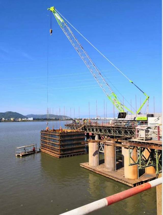 首个水中承台浇筑