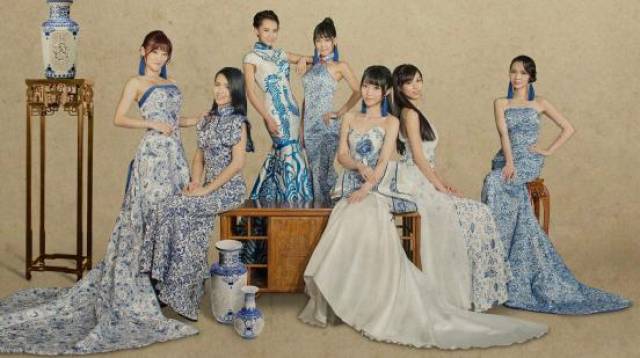 在2012年6月才刚出道的七朵组合,它由许祺曼,喻筱博,颜灵兰,韦欢,吴