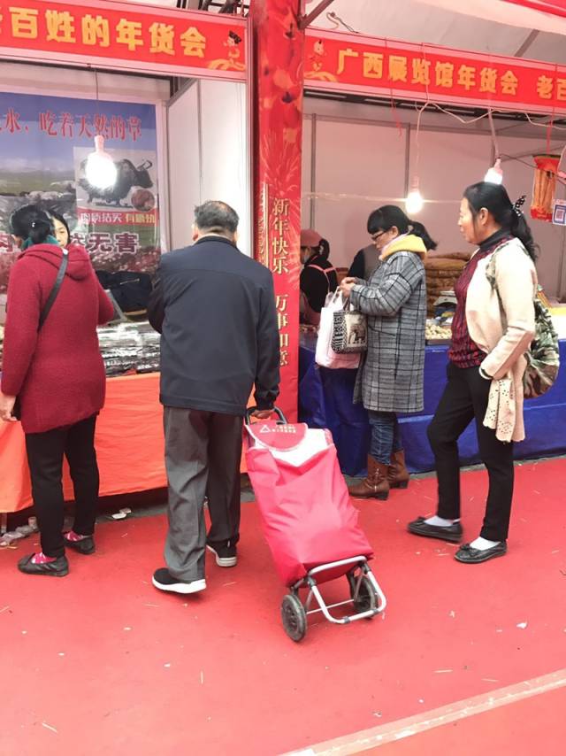 不瞒你说,这里可能是南宁年味最浓的地方了……去过的人都买买买停不