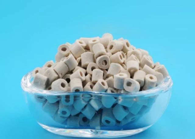 原来,在进行加热的过程中,由于加热管的玻璃表面十分光滑,缺少汽化核