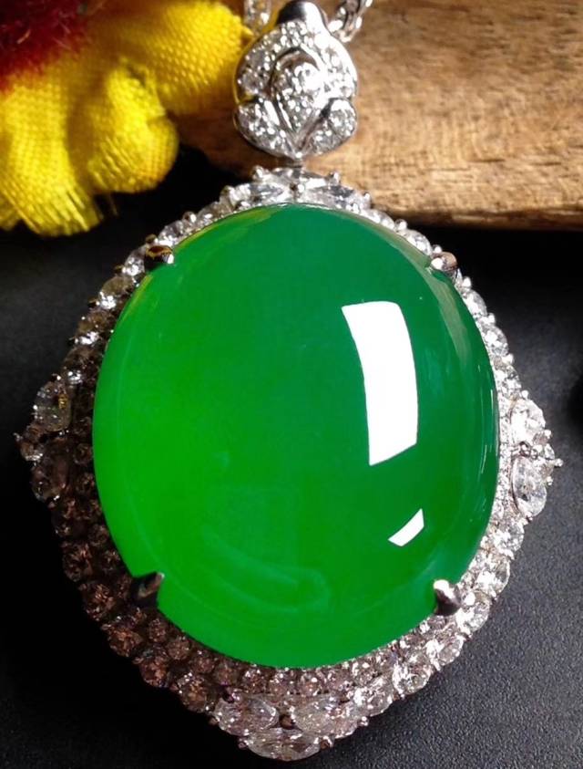 缅甸翡翠玉石，翡翠玉石的工艺雕刻，是不是越复杂越值钱吗？_搜狐网