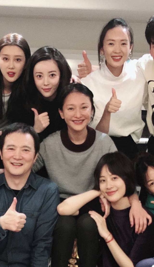 李纯和周迅因如懿传结缘成好姐妹重聚合影被李纯小细节暖到