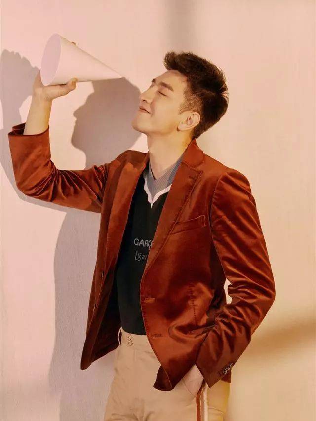 本以为金瀚穿西装已经够帅了,直到看到他穿大衣,却直接惊艳了!