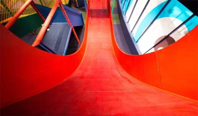 90°魔鬼垂直滑梯