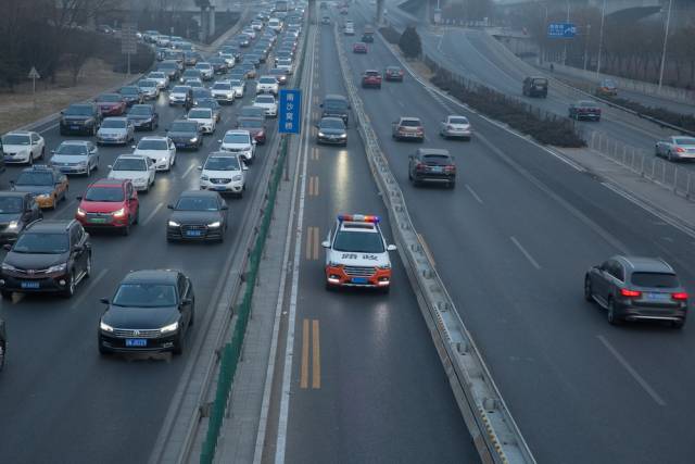 北京首条快速路潮汐车道启用