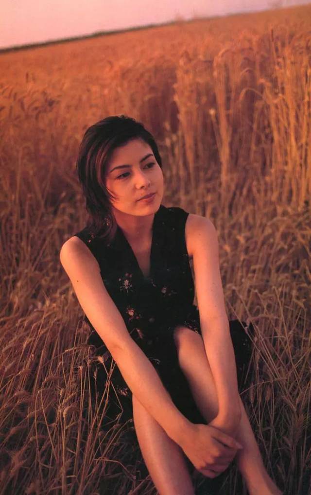 日本昭和时代最后的绝色,惊为天人的泽口靖子写真集