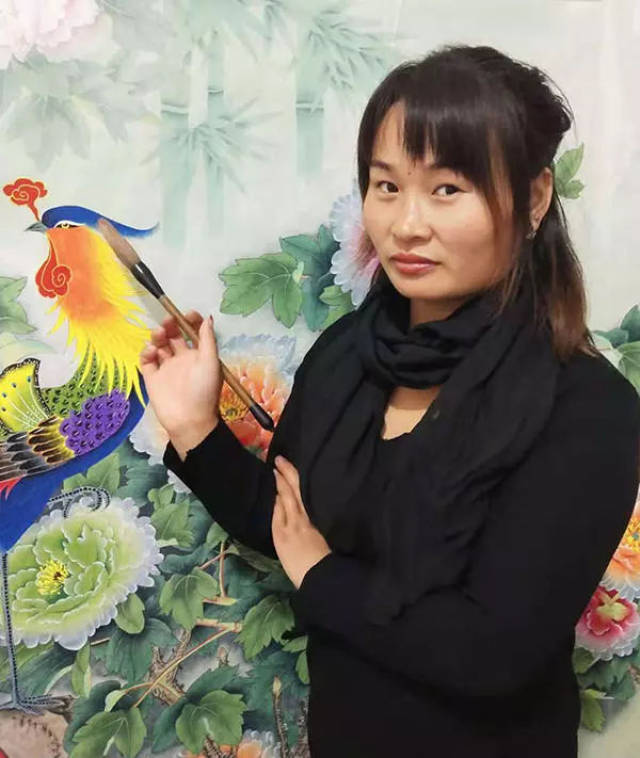 杨素玲1985年出生山东菏泽曹县人,自幼跟随家父学画