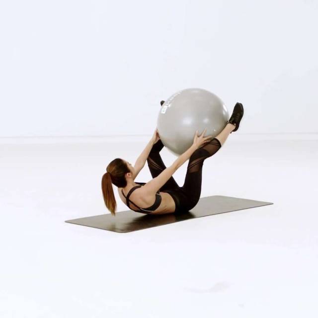 瑜伽球爱情动作图片图片