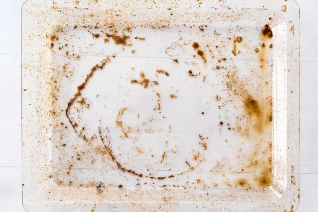 如何有效去除烤箱里的顽固污渍?