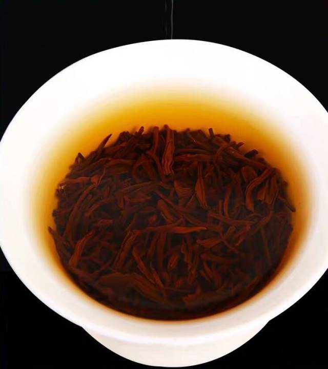 正山小种红茶怎么喝?除了冲泡,还能煮饮,重要的是它能百搭