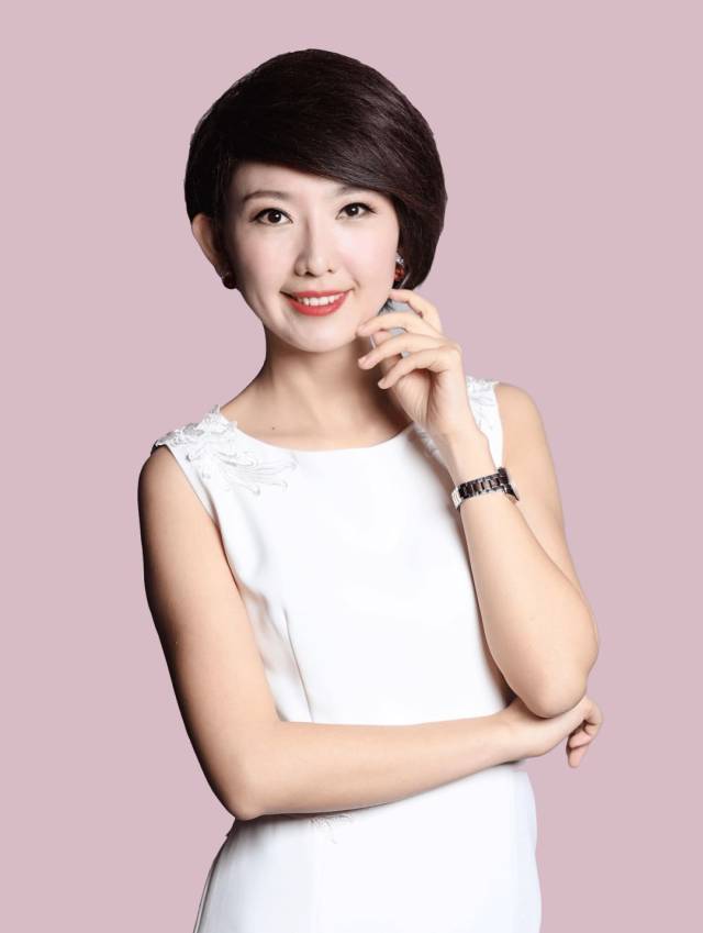 著名主持人,资深媒体人,代表节目《晚安广州》《爱上纪录片》.