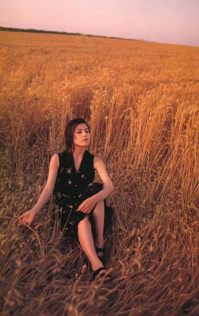 日本昭和时代最后的绝色,惊为天人的泽口靖子写真集