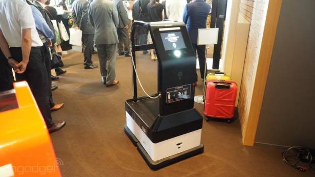 日本酒店解雇机器人,谁都躲不过裁员潮?
