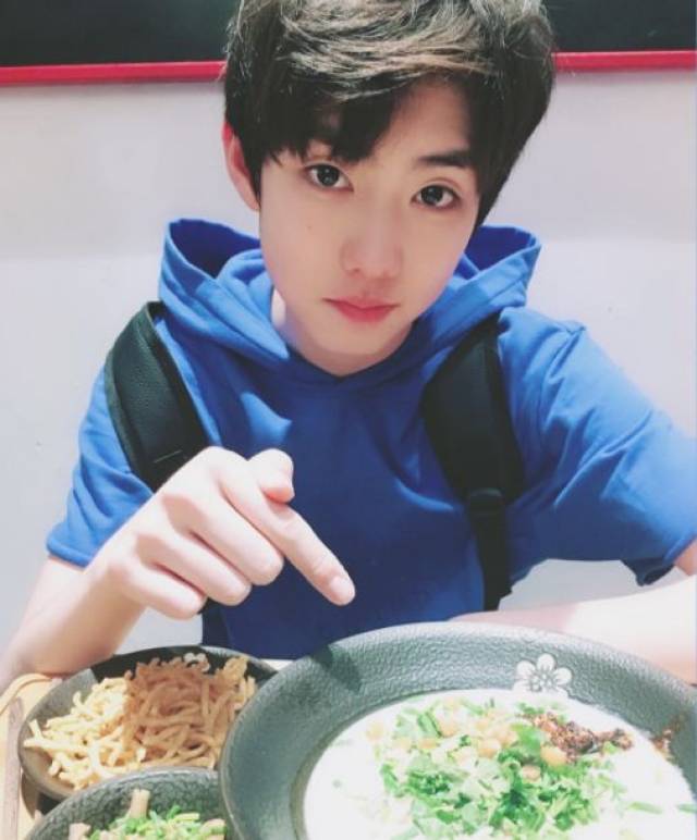 (前情提要:拿着金主姐的10万块和小女友开房,14岁的他也太虎了吧…)